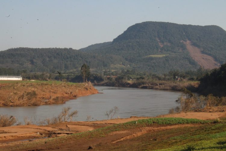 Enchentes históricas reforçam pedidos por dragagem do Rio Taquari