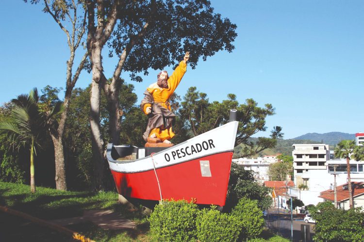 Tríduo, procissão e missas celebram São Pedro