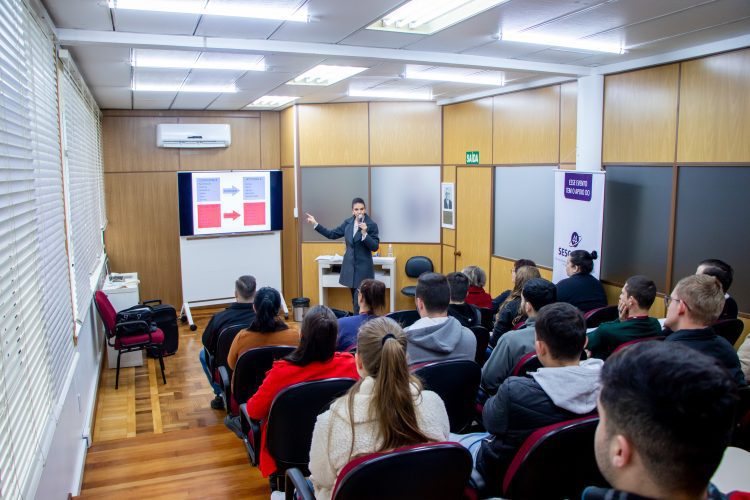 Gerir equipes, emoções e ter resiliência foram temas do treinamento voltado para Divisão Varejo