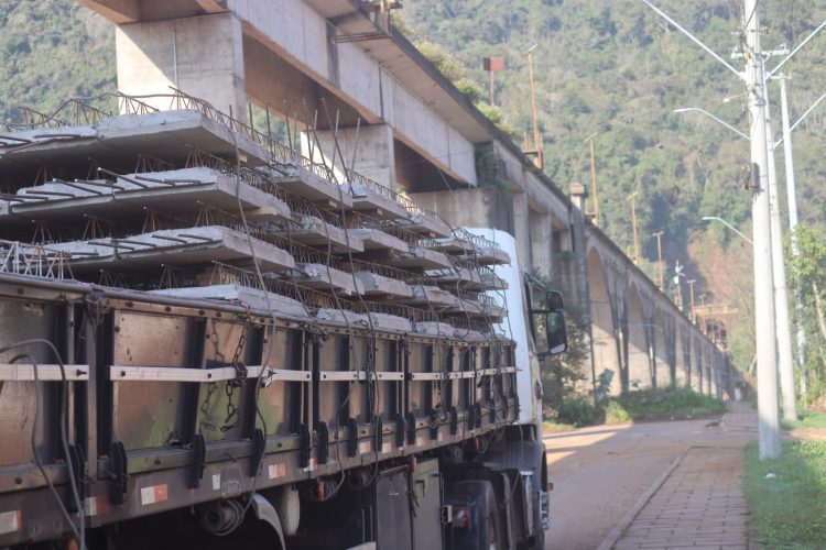 Primeiros materiais para reconstrução da Ponte Brochado da Rocha chegam a Muçum