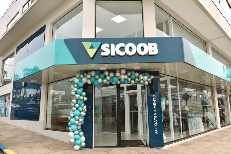 Sicoob inaugura agência em novo endereço no Centro de Encantado