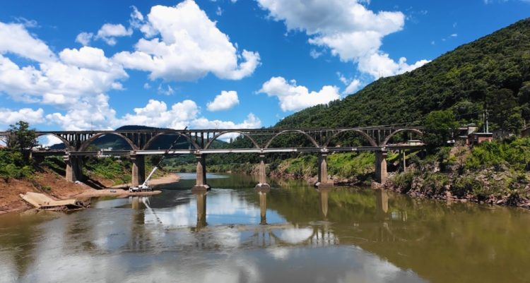 Obra de Reconstrução da Ponte Brochado da Rocha Alcança 80% de Conclusão
