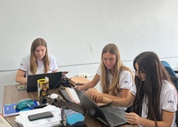 Jovens Aprendizes do Programa “Partiu Futuro Reconstrução” Transformam a Administração Municipal e Garantem um Futuro Sem Perdas de Documentos