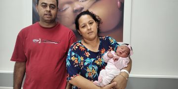MARIA CECÍLIA É A PRIMEIRA BEBÊ DE 2025 NA MATERNIDADE DO HBST