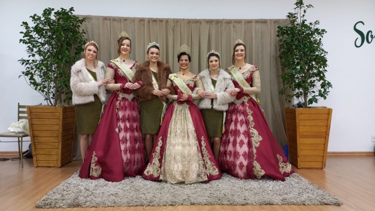 Corte de soberanas de Roca Sales participa de encontro em Arroio do Meio