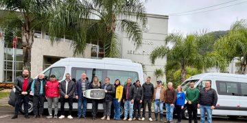 Município de Coqueiro Baixo adquire duas novas vans