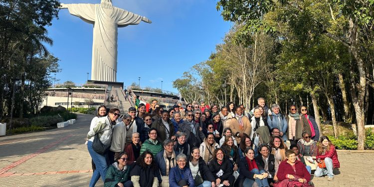 Irmãs Teresianas de três continentes visitam o Cristo Protetor de Encantado