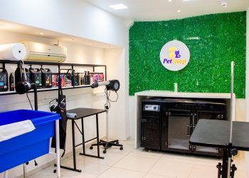 Dália reinaugura Pet Shop com agendamento de banho e tosa