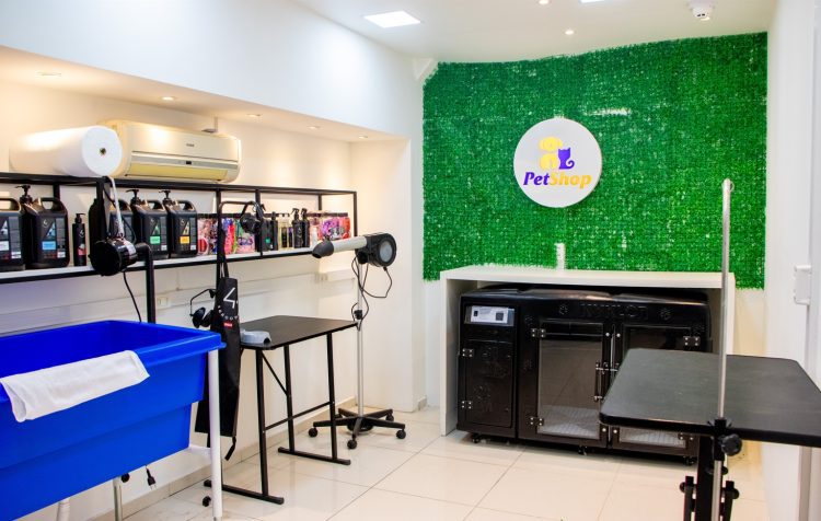 Dália reinaugura Pet Shop com agendamento de banho e tosa