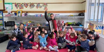 Aulas de musicalização promovem desenvolvimento em crianças da rede municipal de Relvado