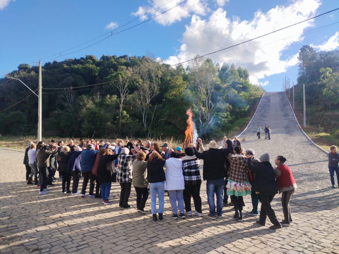 Festa Junina reúne idosos em tarde de alegria e confraternização no CRAS de Coqueiro Baixo