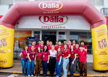 Dália reinaugura Agropecuária de Encantado