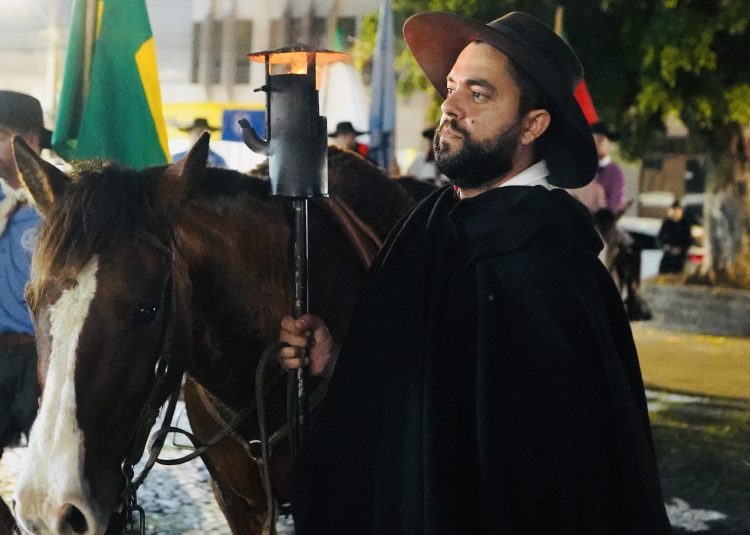 Encantado recebe Chama Crioula e inicia período de celebrações farroupilhas