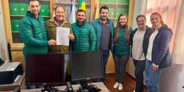 Sicredi Região dos Vales doa computadores para escolas e entidades da região