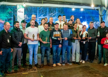 Associados e granja da Dália recebem prêmio nacional na Expointer
