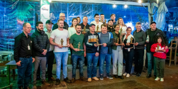 Associados e granja da Dália recebem prêmio nacional na Expointer