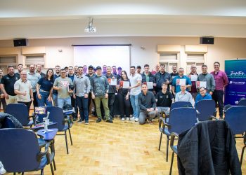 Representantes da Dália recebem certificados após 3º encontro da Academia de Vendas