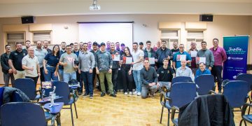Representantes da Dália recebem certificados após 3º encontro da Academia de Vendas