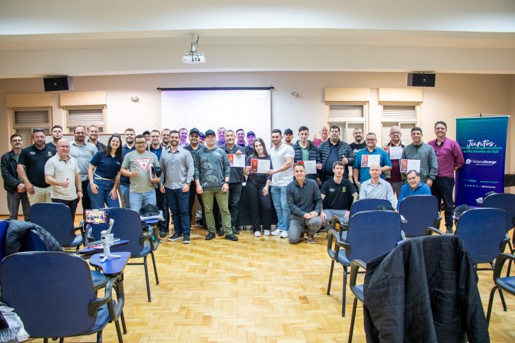 Representantes da Dália recebem certificados após 3º encontro da Academia de Vendas