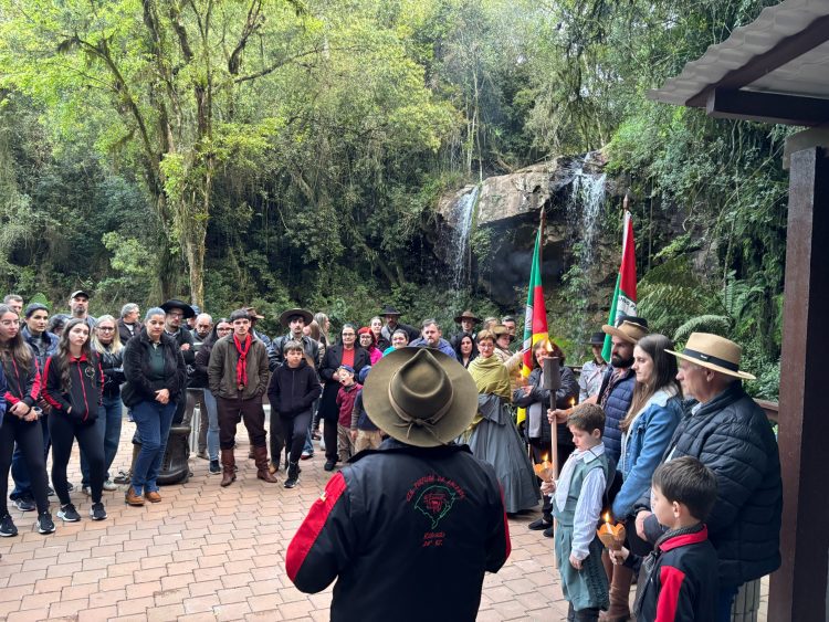 Chama Crioula é acesa em Relvado em homenagem a tradicionalistas que marcaram a história do município