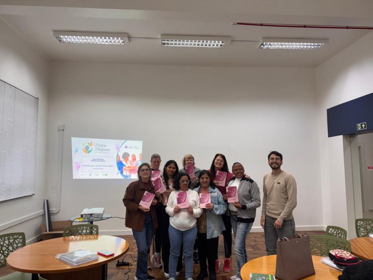 Mulheres que Transformam entrega kits escolares às participantes no Vale do Taquari